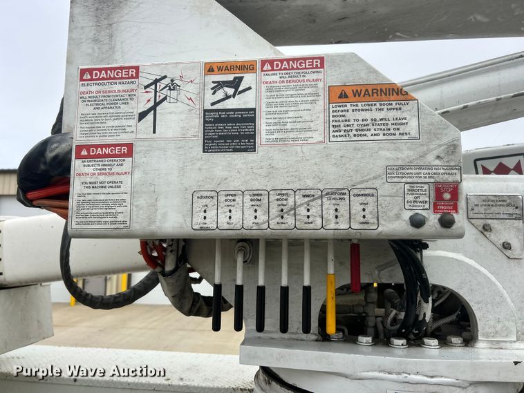 image for item ET6562 2012 International 4400 bucket truck