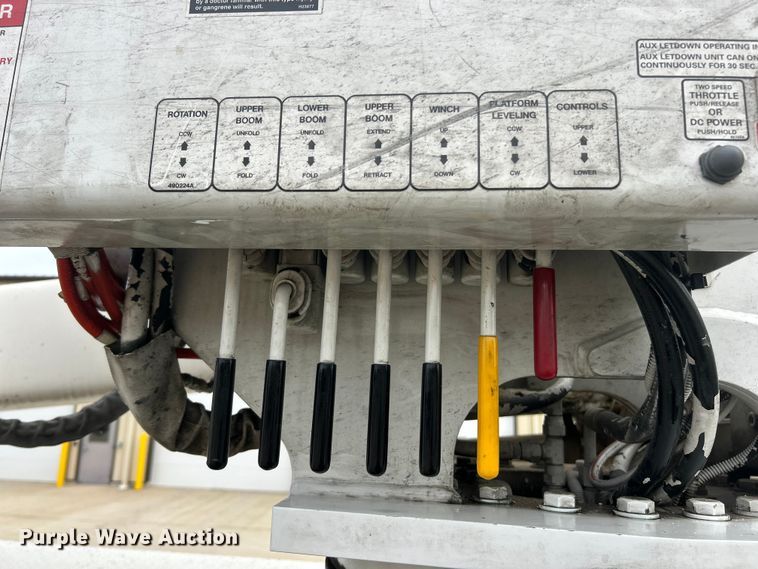 image for item ET6562 2012 International 4400 bucket truck