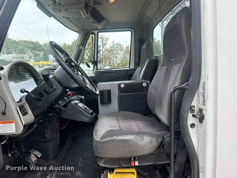 image for item ET6562 2012 International 4400 bucket truck