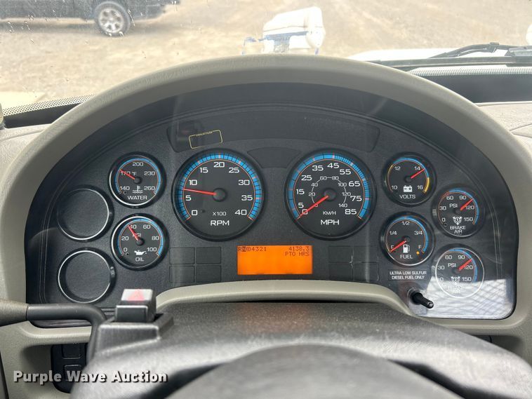 image for item ET6562 2012 International 4400 bucket truck