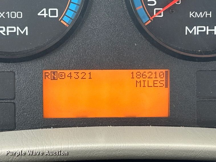 image for item ET6562 2012 International 4400 bucket truck