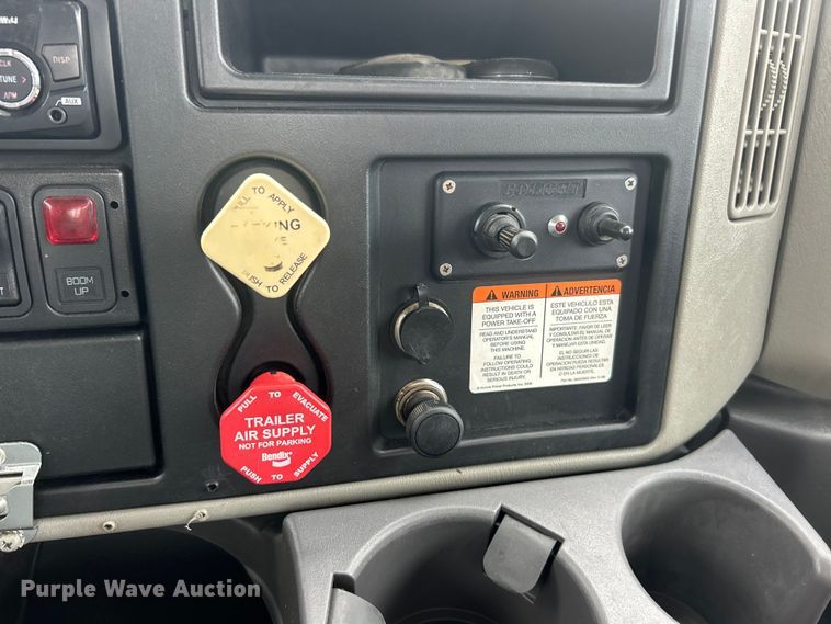 image for item ET6562 2012 International 4400 bucket truck