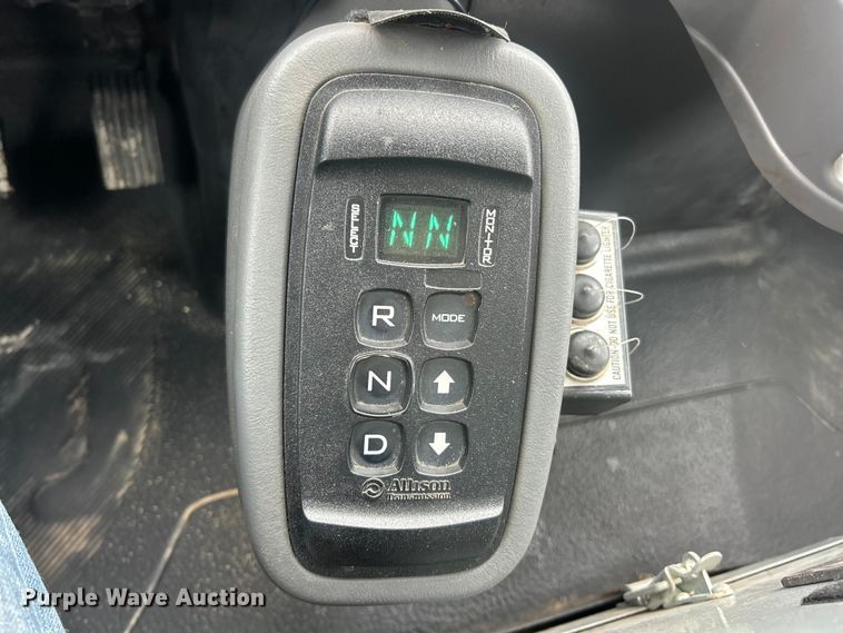 image for item ET6562 2012 International 4400 bucket truck