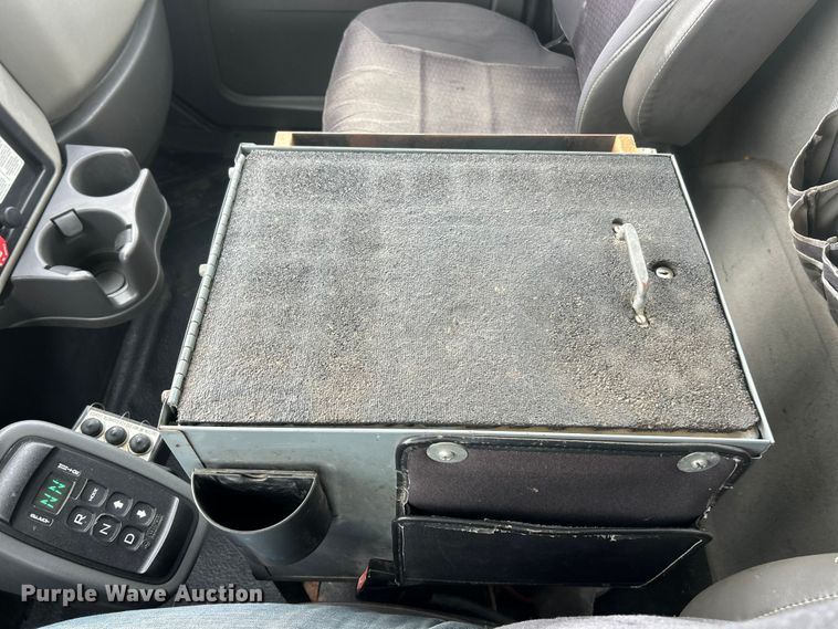 image for item ET6562 2012 International 4400 bucket truck