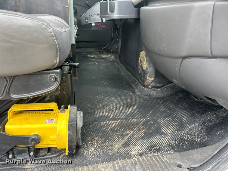 image for item ET6562 2012 International 4400 bucket truck