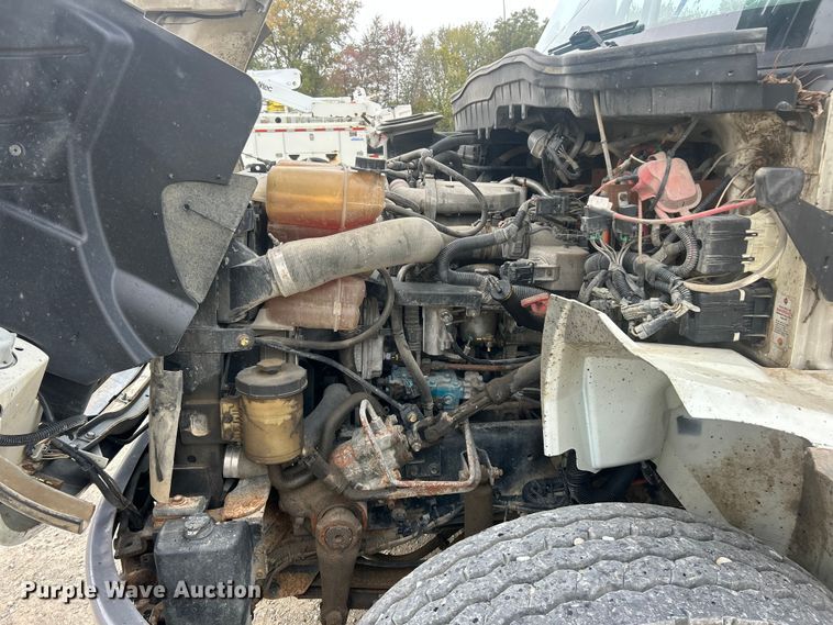 image for item ET6562 2012 International 4400 bucket truck