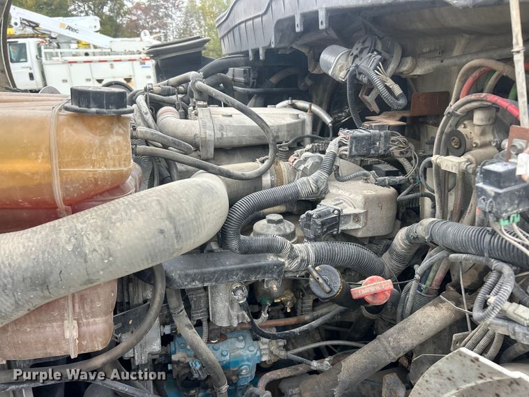 image for item ET6562 2012 International 4400 bucket truck