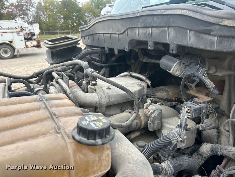 image for item ET6562 2012 International 4400 bucket truck