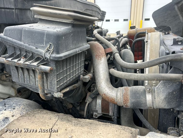 image for item ET6562 2012 International 4400 bucket truck