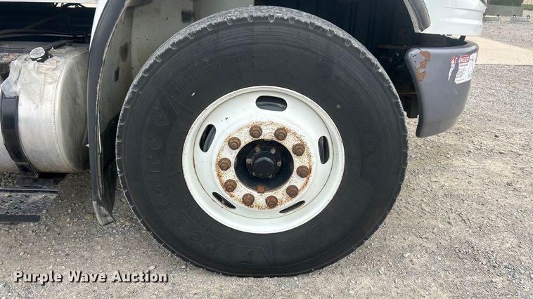 image for item ET6562 2012 International 4400 bucket truck