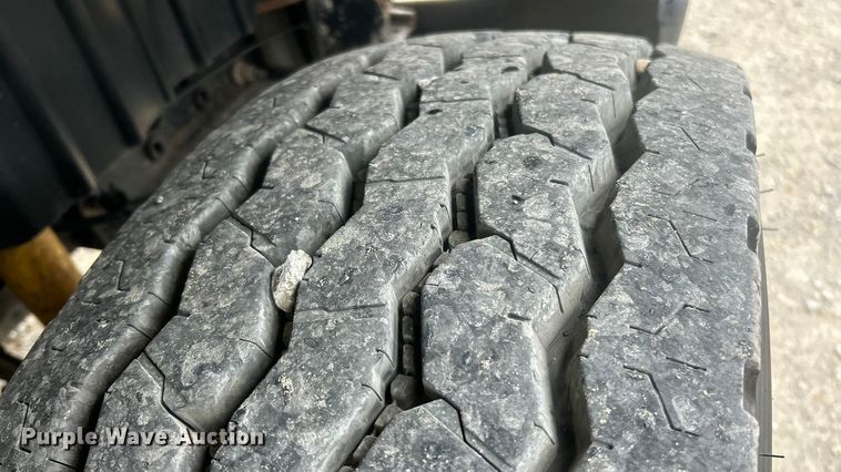 image for item ET6562 2012 International 4400 bucket truck