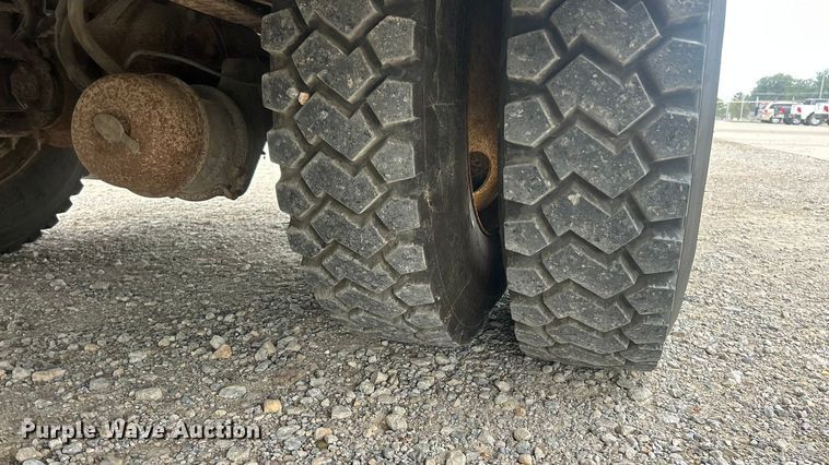 image for item ET6562 2012 International 4400 bucket truck