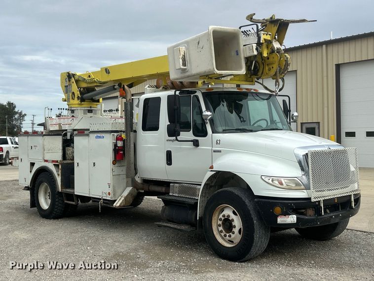 image for item ET6563 2010 International 4400 Ext. Cab digger derrick truck  