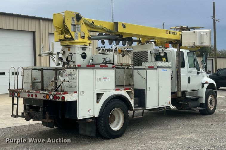 image for item ET6563 2010 International 4400 Ext. Cab digger derrick truck  