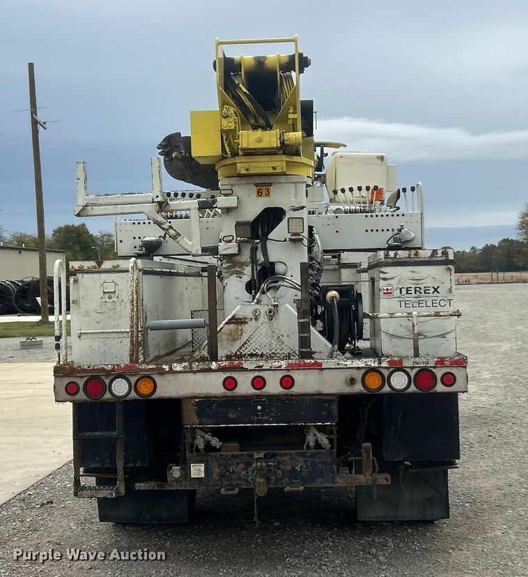 image for item ET6563 2010 International 4400 Ext. Cab digger derrick truck  