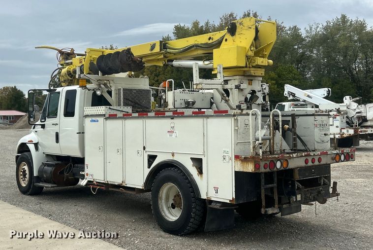 image for item ET6563 2010 International 4400 Ext. Cab digger derrick truck  