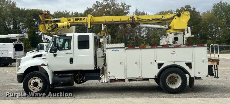 image for item ET6563 2010 International 4400 Ext. Cab digger derrick truck  