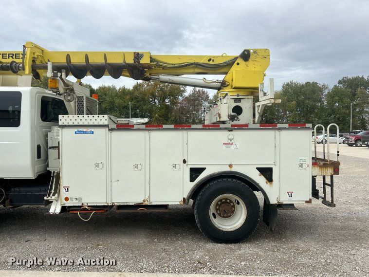 image for item ET6563 2010 International 4400 Ext. Cab digger derrick truck  