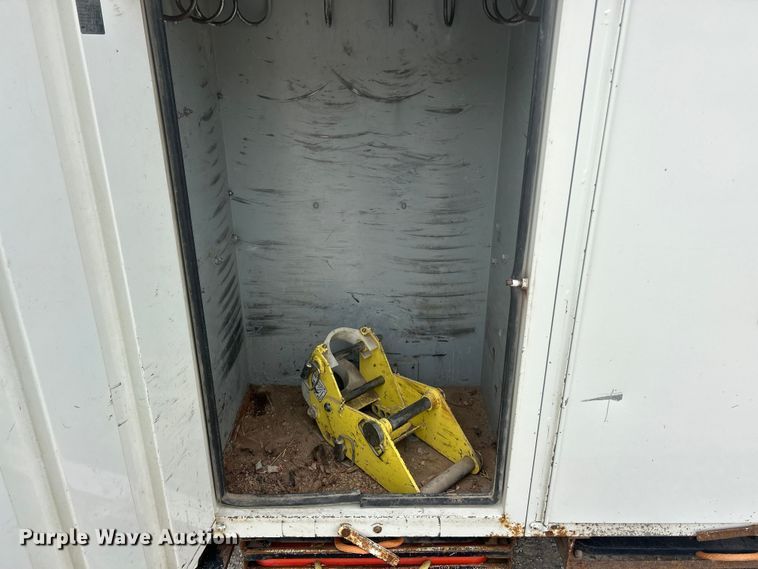 image for item ET6563 2010 International 4400 Ext. Cab digger derrick truck  