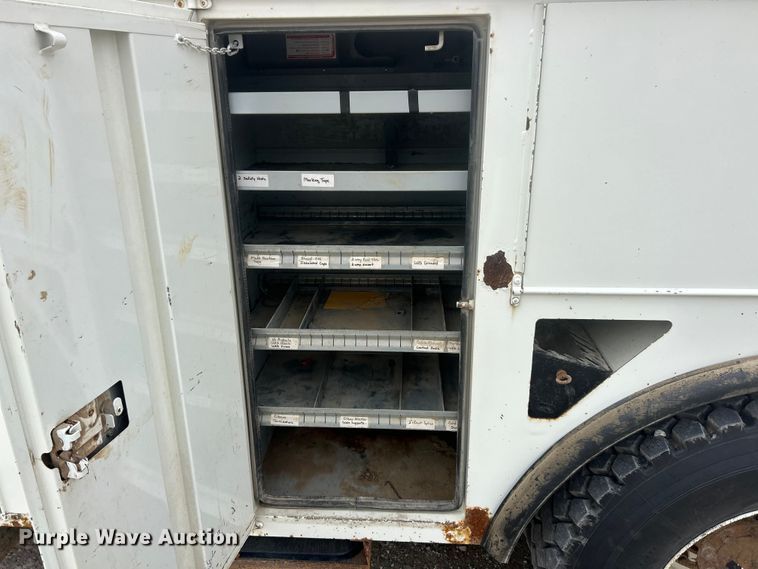 image for item ET6563 2010 International 4400 Ext. Cab digger derrick truck  