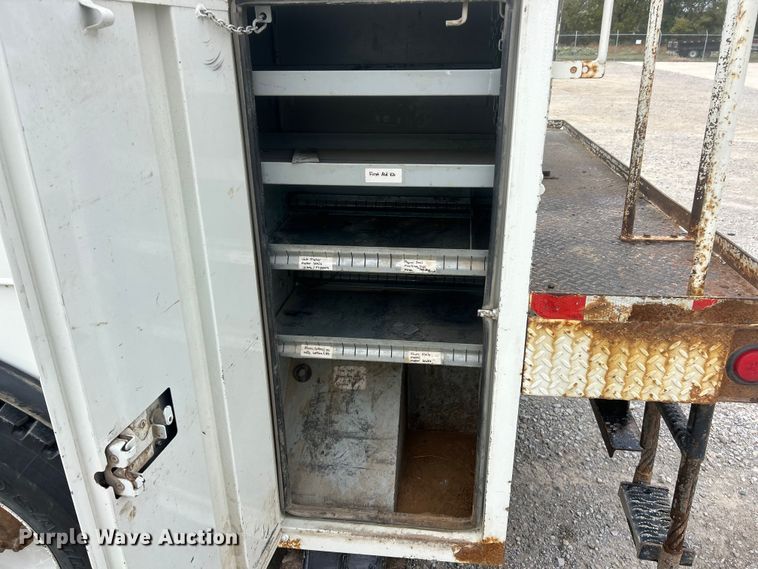 image for item ET6563 2010 International 4400 Ext. Cab digger derrick truck  