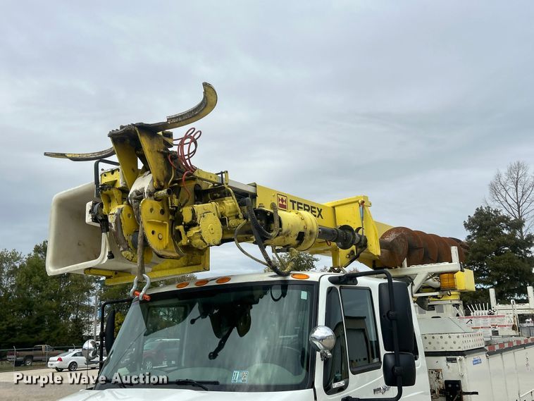 image for item ET6563 2010 International 4400 Ext. Cab digger derrick truck  