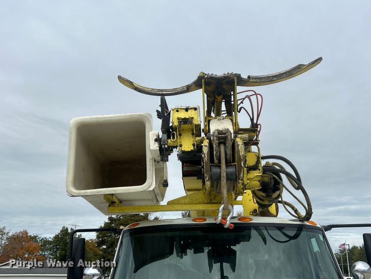 image for item ET6563 2010 International 4400 Ext. Cab digger derrick truck  