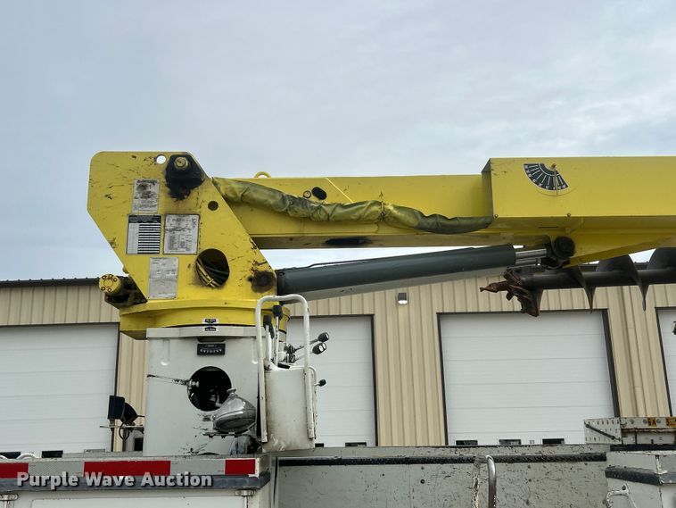 image for item ET6563 2010 International 4400 Ext. Cab digger derrick truck  