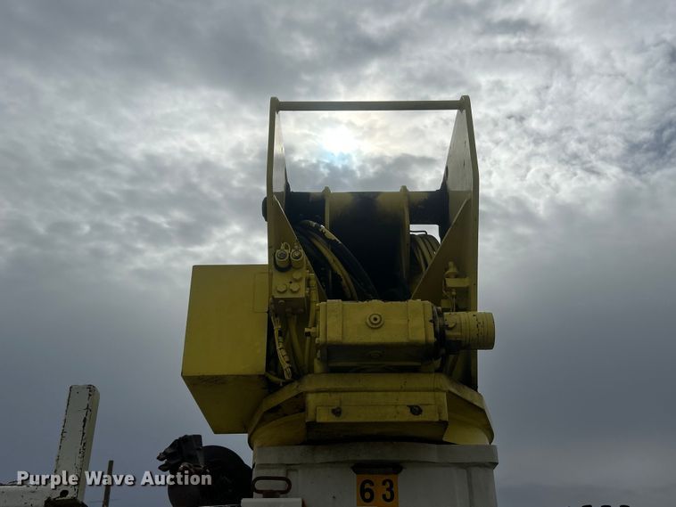 image for item ET6563 2010 International 4400 Ext. Cab digger derrick truck  