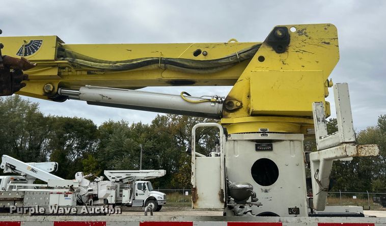 image for item ET6563 2010 International 4400 Ext. Cab digger derrick truck  