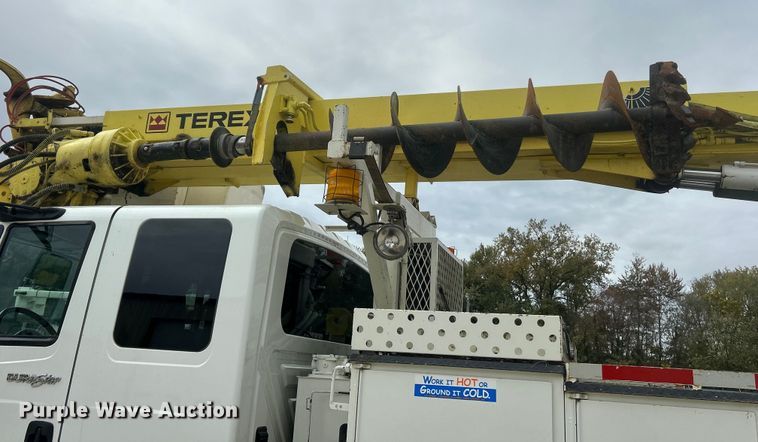 image for item ET6563 2010 International 4400 Ext. Cab digger derrick truck  