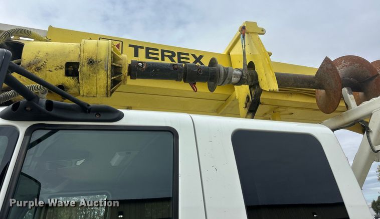 image for item ET6563 2010 International 4400 Ext. Cab digger derrick truck  