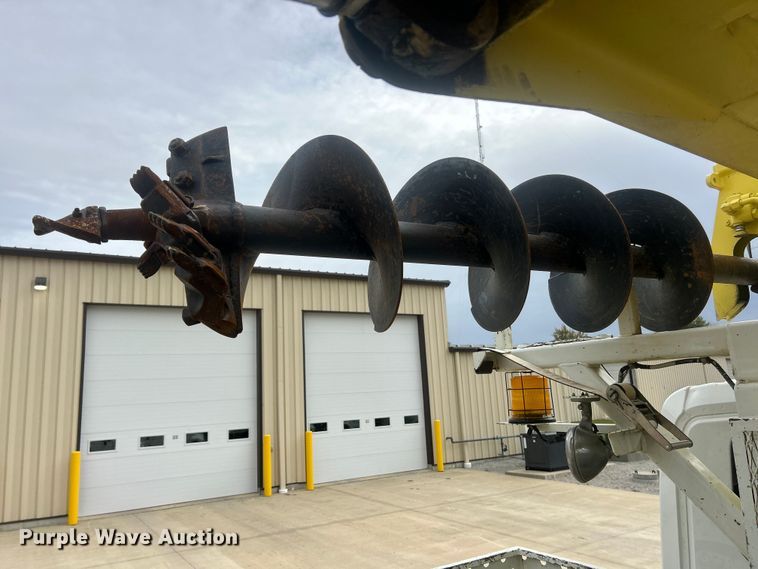 image for item ET6563 2010 International 4400 Ext. Cab digger derrick truck  