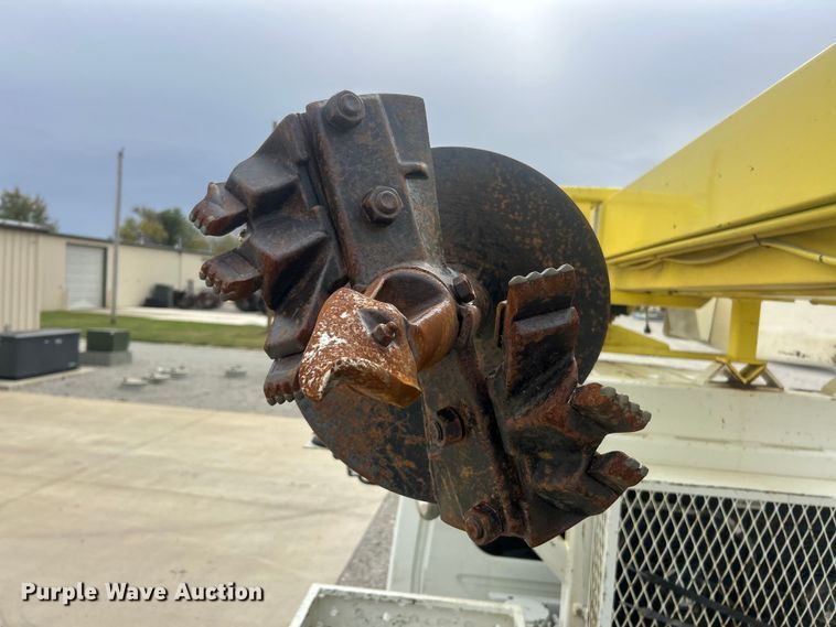 image for item ET6563 2010 International 4400 Ext. Cab digger derrick truck  