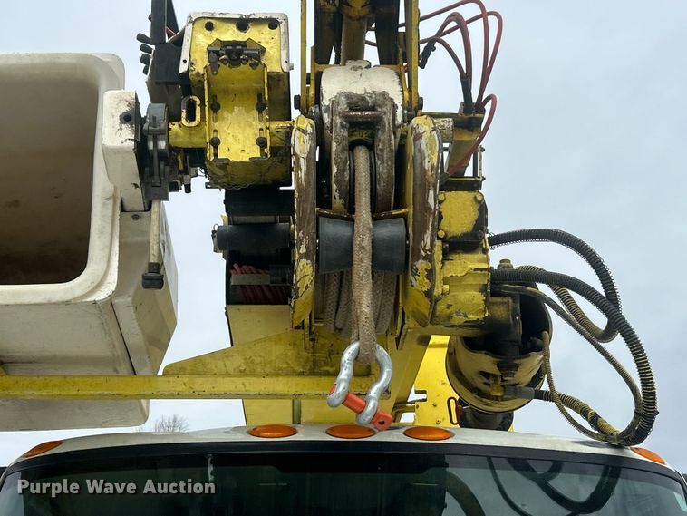 image for item ET6563 2010 International 4400 Ext. Cab digger derrick truck  