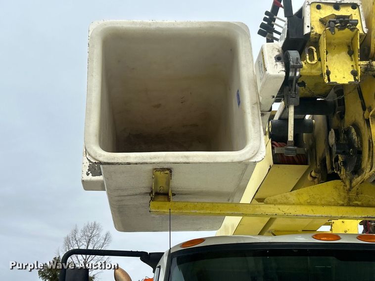 image for item ET6563 2010 International 4400 Ext. Cab digger derrick truck  