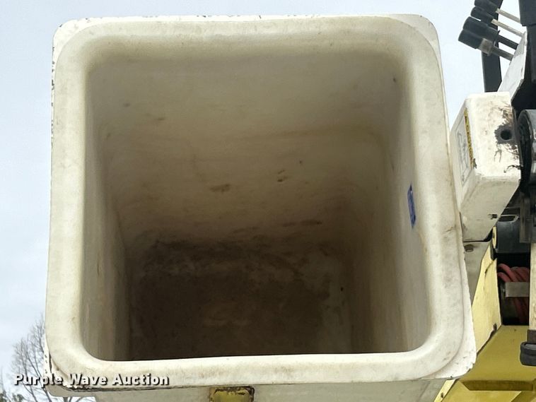 image for item ET6563 2010 International 4400 Ext. Cab digger derrick truck  