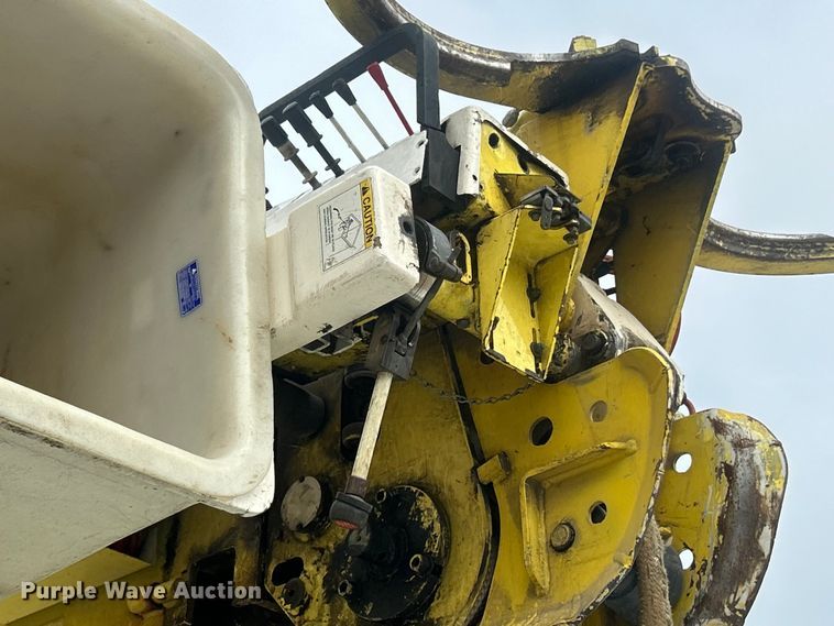 image for item ET6563 2010 International 4400 Ext. Cab digger derrick truck  