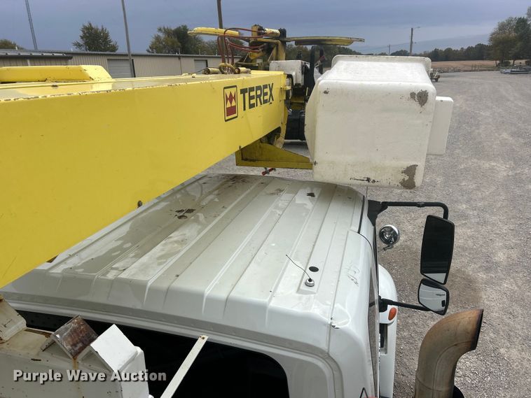 image for item ET6563 2010 International 4400 Ext. Cab digger derrick truck  