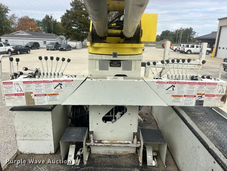 image for item ET6563 2010 International 4400 Ext. Cab digger derrick truck  