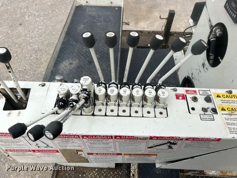 image for item ET6563 2010 International 4400 Ext. Cab digger derrick truck  