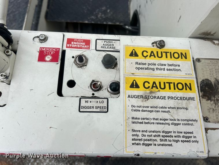 image for item ET6563 2010 International 4400 Ext. Cab digger derrick truck  