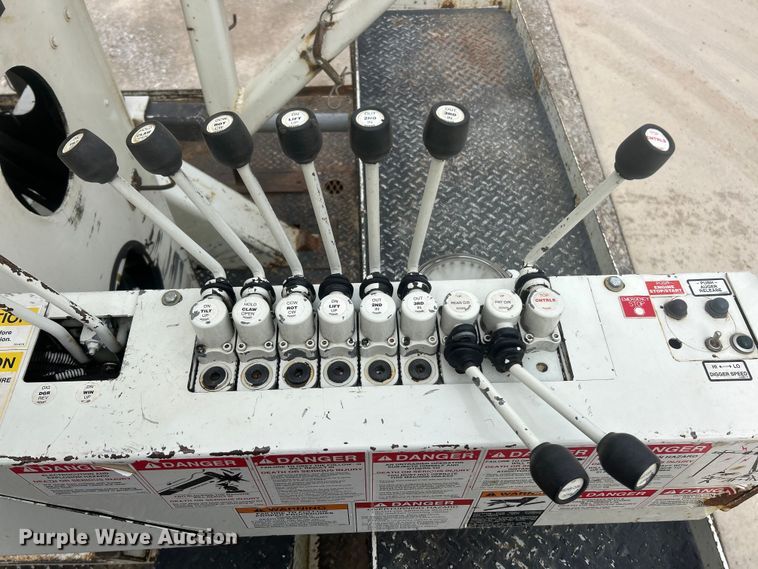 image for item ET6563 2010 International 4400 Ext. Cab digger derrick truck  