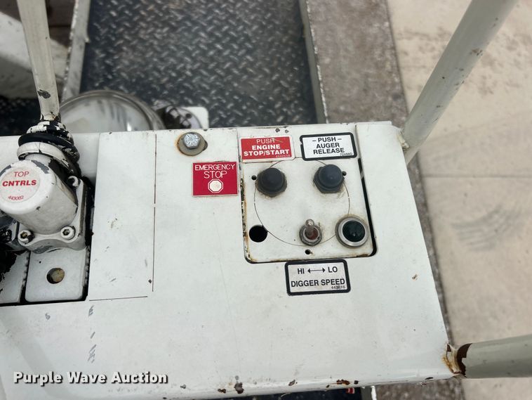 image for item ET6563 2010 International 4400 Ext. Cab digger derrick truck  