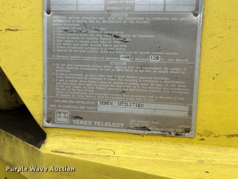 image for item ET6563 2010 International 4400 Ext. Cab digger derrick truck  