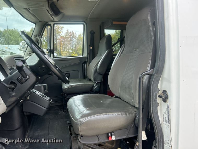 image for item ET6563 2010 International 4400 Ext. Cab digger derrick truck  