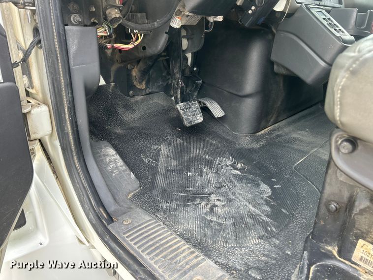 image for item ET6563 2010 International 4400 Ext. Cab digger derrick truck  