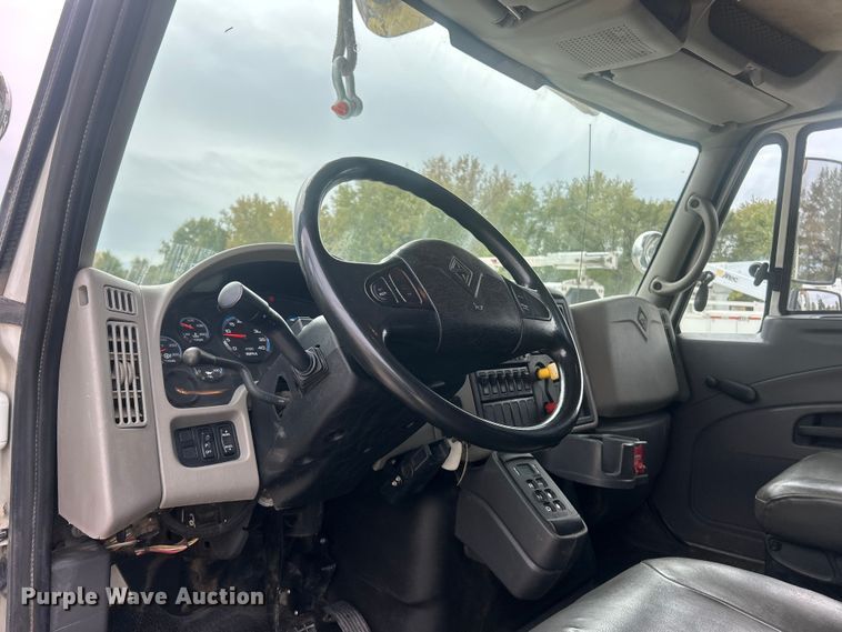 image for item ET6563 2010 International 4400 Ext. Cab digger derrick truck  