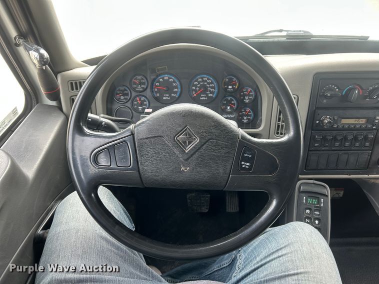 image for item ET6563 2010 International 4400 Ext. Cab digger derrick truck  