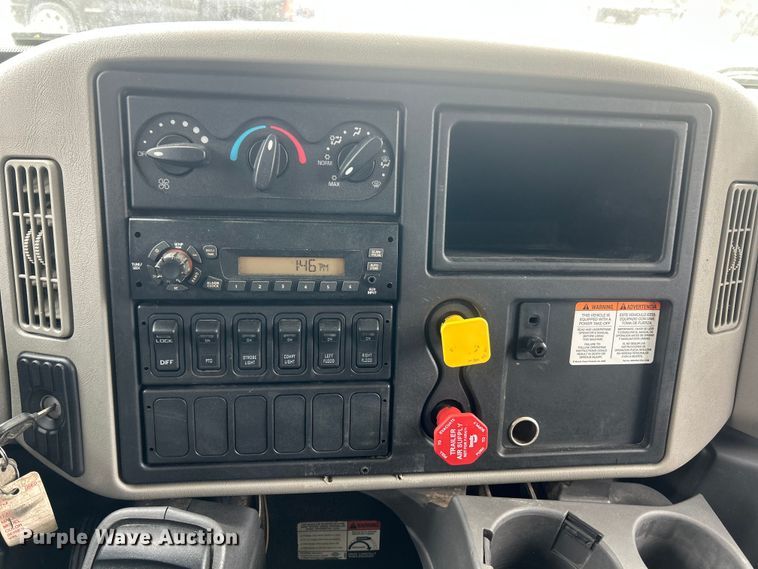 image for item ET6563 2010 International 4400 Ext. Cab digger derrick truck  